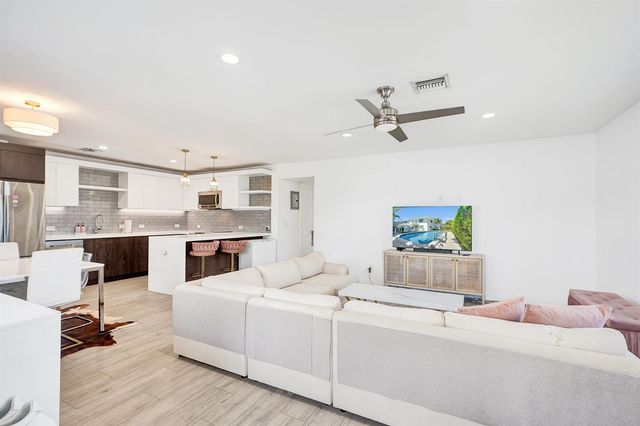 2050 NE 39th Street 101, Fort Lauderdale, FL 33308