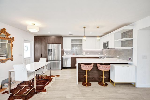 2050 NE 39th Street 101, Fort Lauderdale, FL 33308