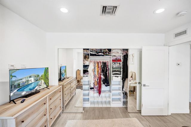 2050 NE 39th Street 101, Fort Lauderdale, FL 33308
