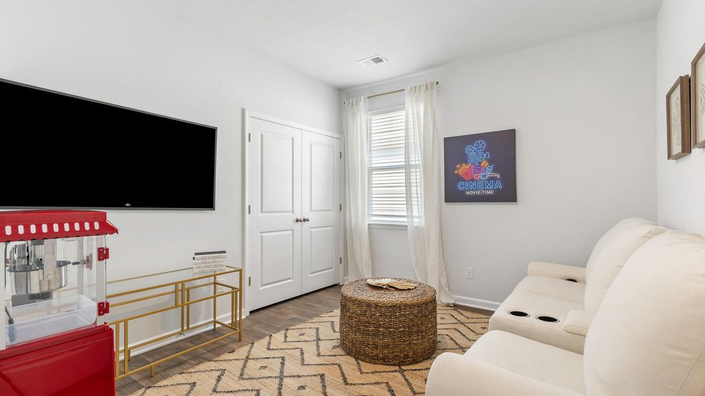 Image 31 of property listing at 504 Eagles Watch Court, Summerville, SC 29486