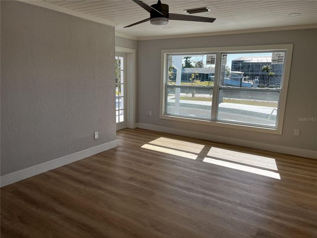 403 28TH STREET, Holmes Beach, FL 34217