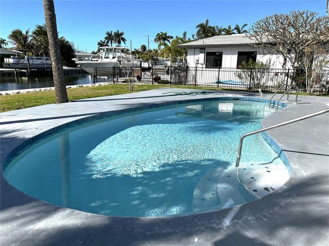 403 28TH STREET, Holmes Beach, FL 34217