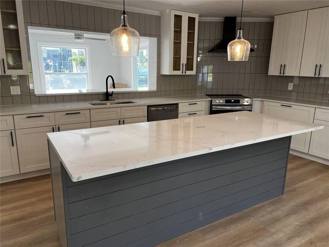 403 28TH STREET, Holmes Beach, FL 34217