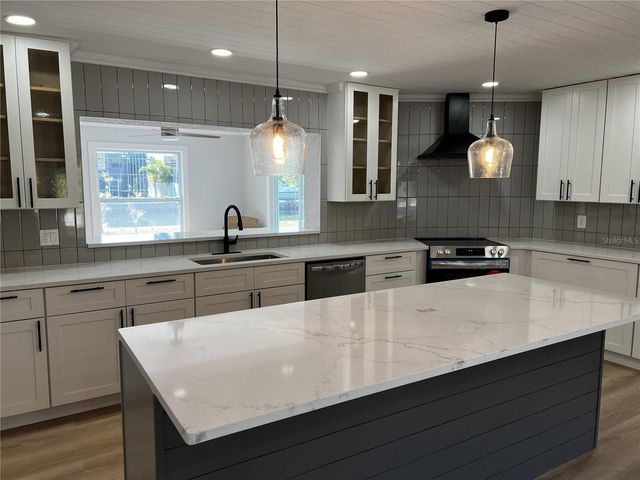 403 28TH STREET, Holmes Beach, FL 34217