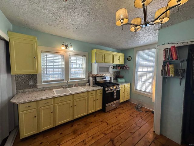 715 W Oak Street, Mitchell, IN 47446