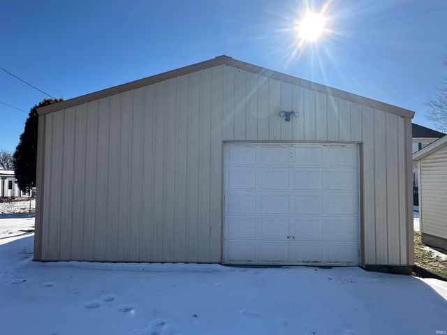 715 W Oak Street, Mitchell, IN 47446