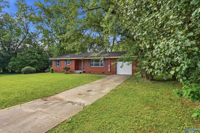 2703 Pinetree Lane, Huntsville, AL 35810