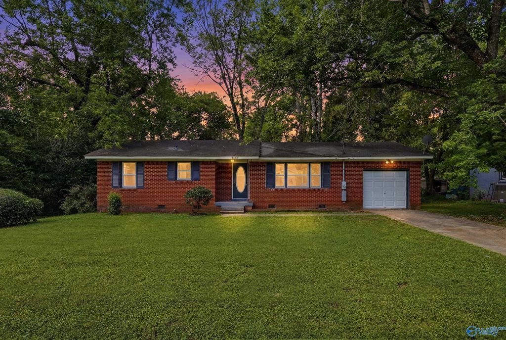 2703 Pinetree Lane, Huntsville, AL 35810