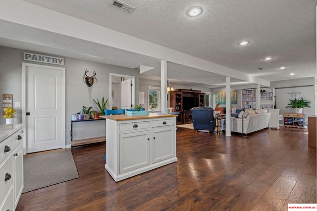 16604 Main Street, Bellevue, NE 68123