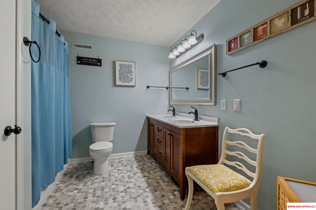 16604 Main Street, Bellevue, NE 68123