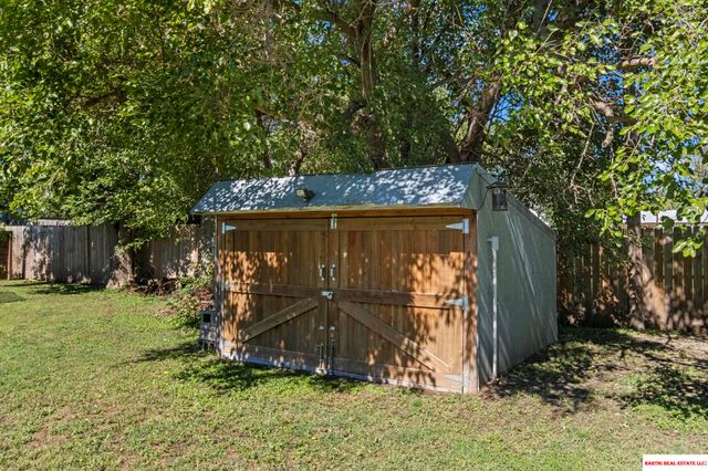 16604 Main Street, Bellevue, NE 68123