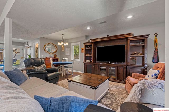 16604 Main Street, Bellevue, NE 68123