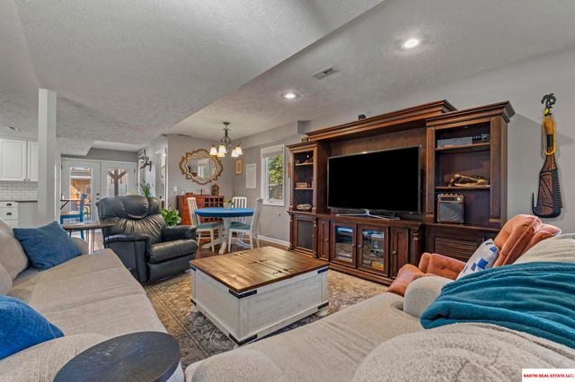 16604 Main Street, Bellevue, NE 68123