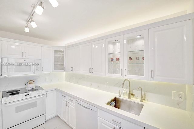 2201 S Ocean Drive 604, Hollywood, FL 33019