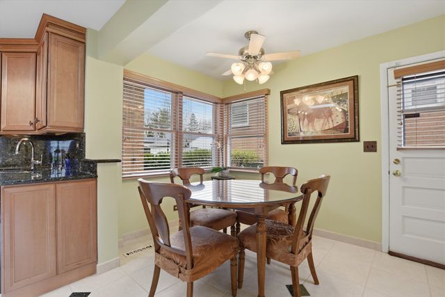 3955 W Greenleaf Avenue, Lincolnwood, IL 60712