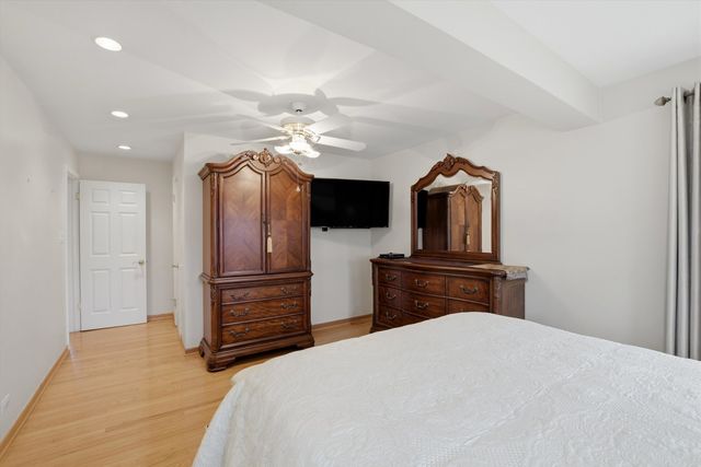 3955 W Greenleaf Avenue, Lincolnwood, IL 60712