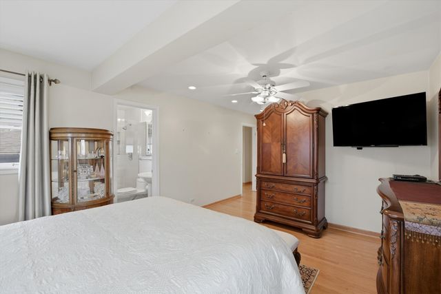 3955 W Greenleaf Avenue, Lincolnwood, IL 60712