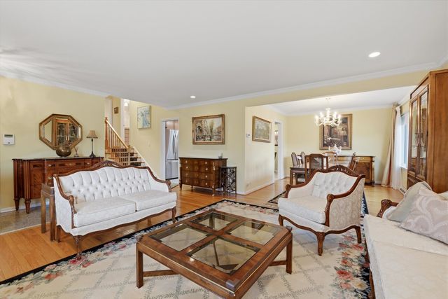 3955 W Greenleaf Avenue, Lincolnwood, IL 60712