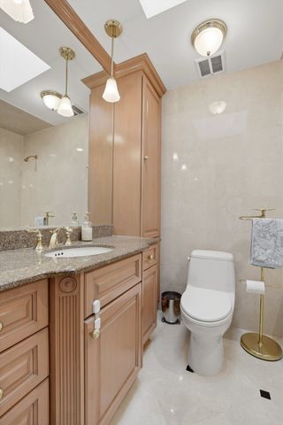 3955 W Greenleaf Avenue, Lincolnwood, IL 60712
