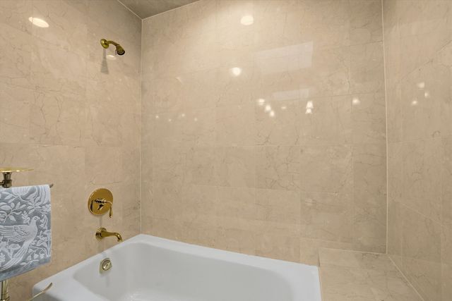3955 W Greenleaf Avenue, Lincolnwood, IL 60712