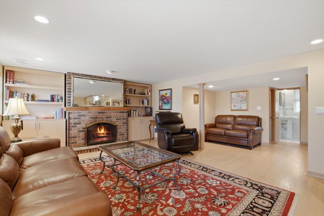 3955 W Greenleaf Avenue, Lincolnwood, IL 60712