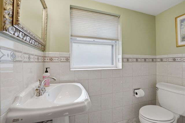 3955 W Greenleaf Avenue, Lincolnwood, IL 60712