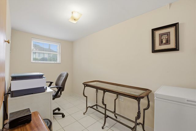 3955 W Greenleaf Avenue, Lincolnwood, IL 60712