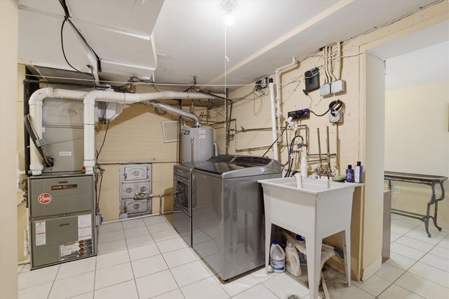 3955 W Greenleaf Avenue, Lincolnwood, IL 60712