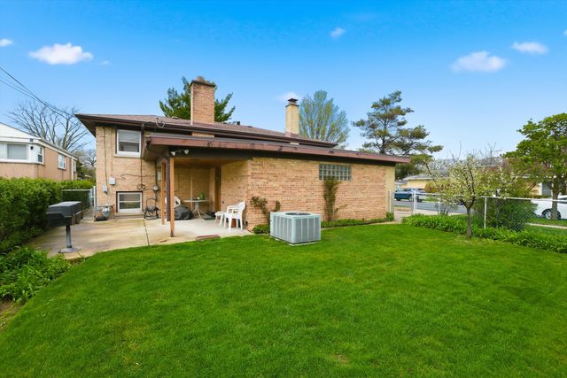3955 W Greenleaf Avenue, Lincolnwood, IL 60712