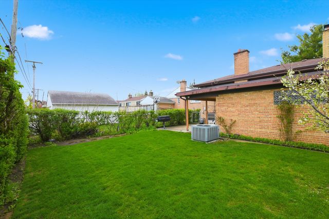 3955 W Greenleaf Avenue, Lincolnwood, IL 60712