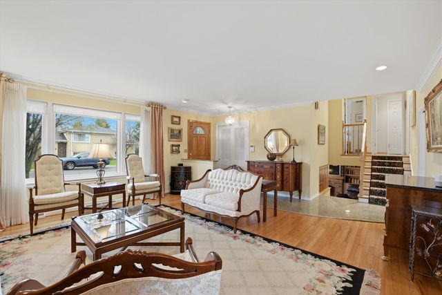 3955 W Greenleaf Avenue, Lincolnwood, IL 60712