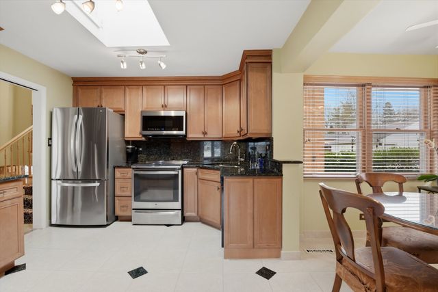 3955 W Greenleaf Avenue, Lincolnwood, IL 60712