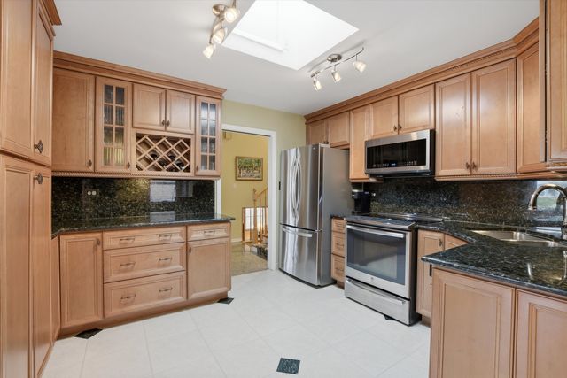 3955 W Greenleaf Avenue, Lincolnwood, IL 60712
