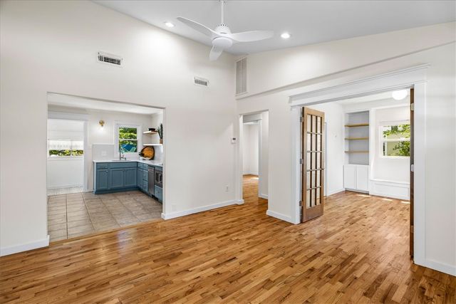 804 NW B Street, Bentonville, AR 72712