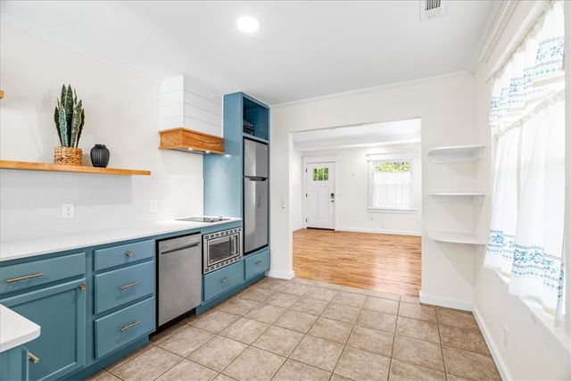 804 NW B Street, Bentonville, AR 72712
