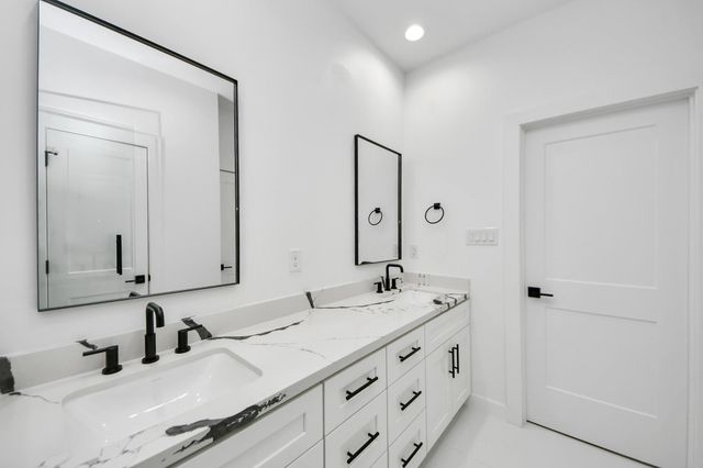 5029 Broom Street B, Houston, TX 77091