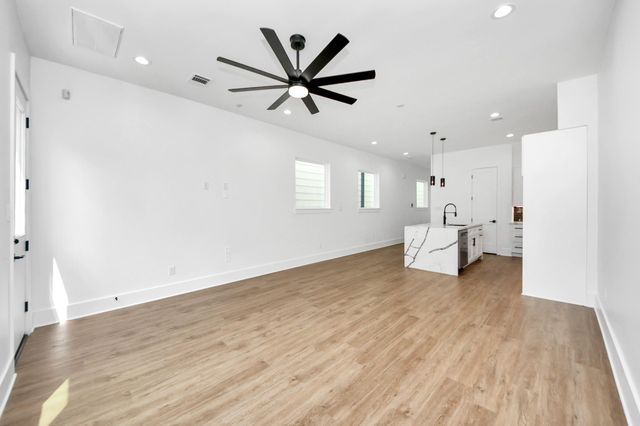 5029 Broom Street B, Houston, TX 77091
