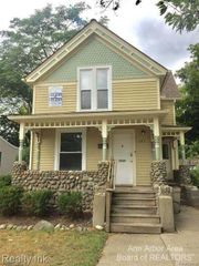 627 N Adams, Ypsilanti, MI 48197