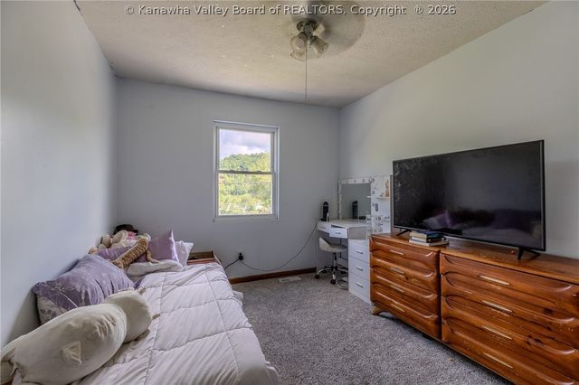 7 Central Avenue, Elkview, WV 25071