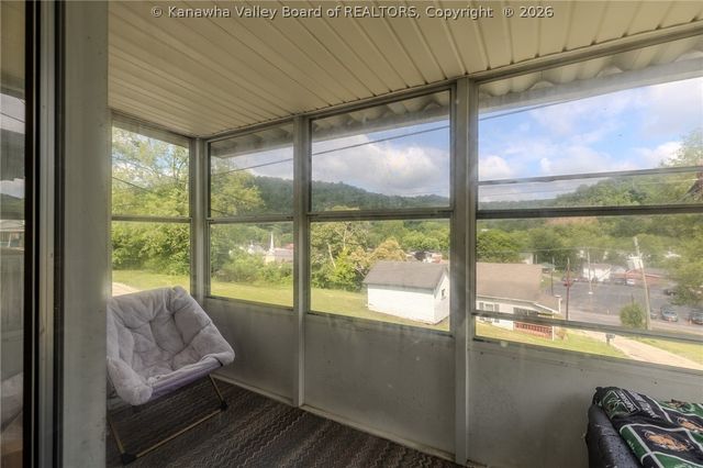 7 Central Avenue, Elkview, WV 25071