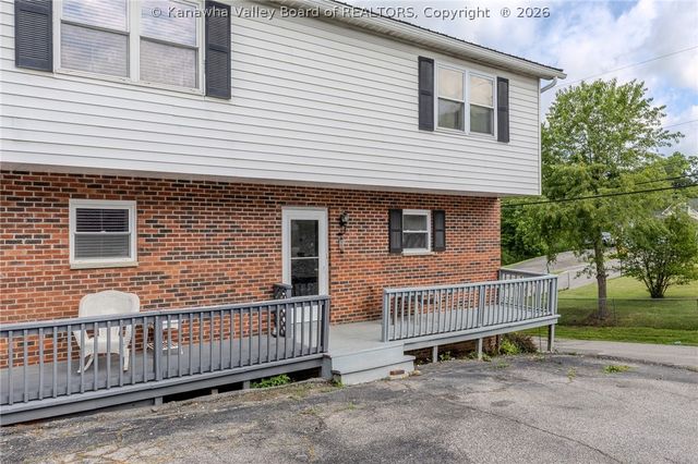 7 Central Avenue, Elkview, WV 25071