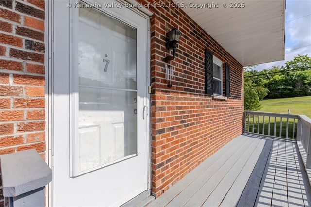 7 Central Avenue, Elkview, WV 25071