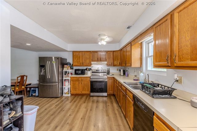 7 Central Avenue, Elkview, WV 25071