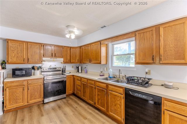 7 Central Avenue, Elkview, WV 25071
