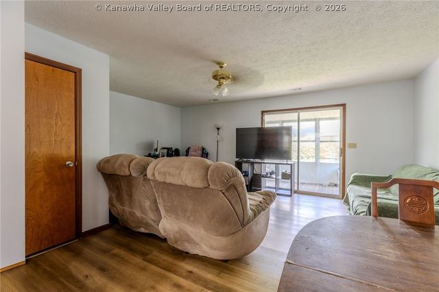 7 Central Avenue, Elkview, WV 25071