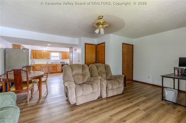 7 Central Avenue, Elkview, WV 25071