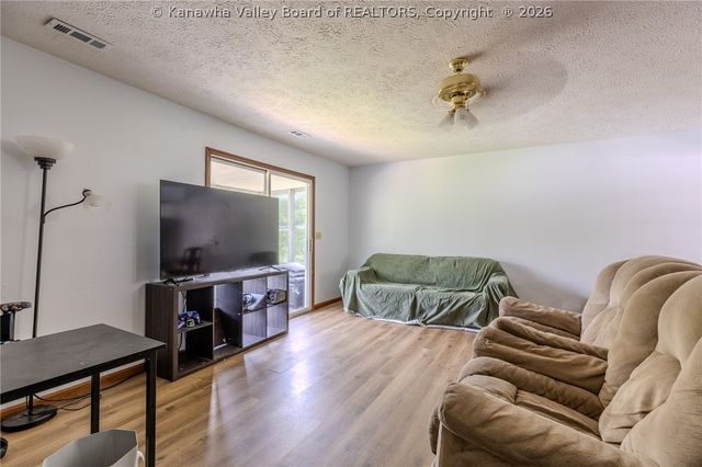 7 Central Avenue, Elkview, WV 25071
