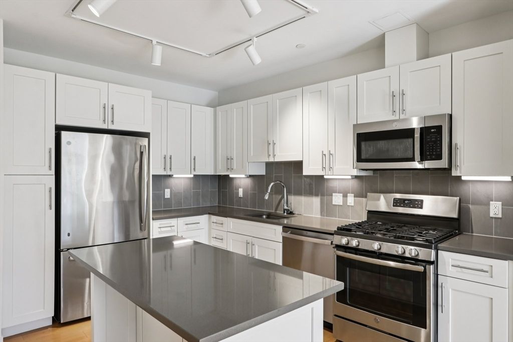 77 New 101, Cambridge, MA 02138