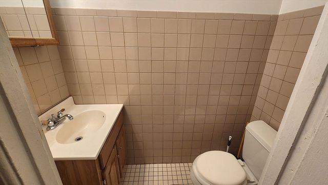 42 South Main St Right, Uxbridge, MA 01569