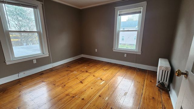 42 South Main St Right, Uxbridge, MA 01569